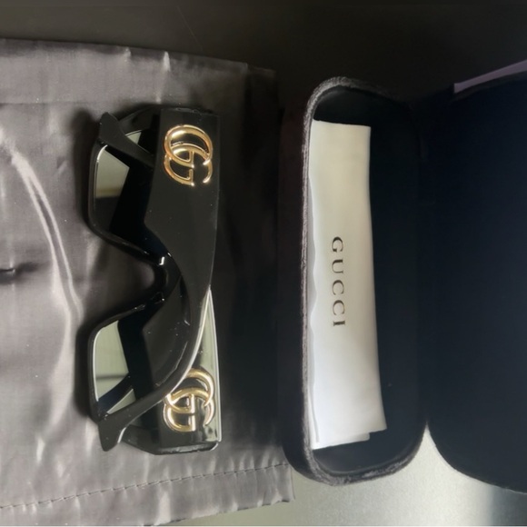 Gucci Black Sunglasses with Gold with box - Picture 3 of 4